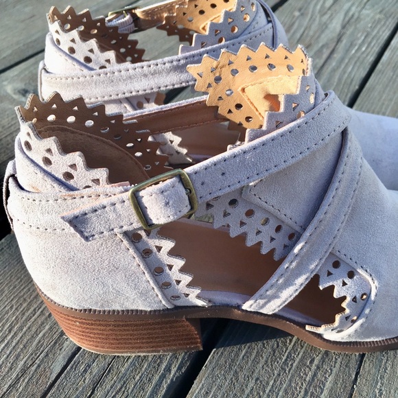 SALE!!! LAST PAIR. Size 10. Taupe Bootie W/ Buckle - Picture 5 of 8